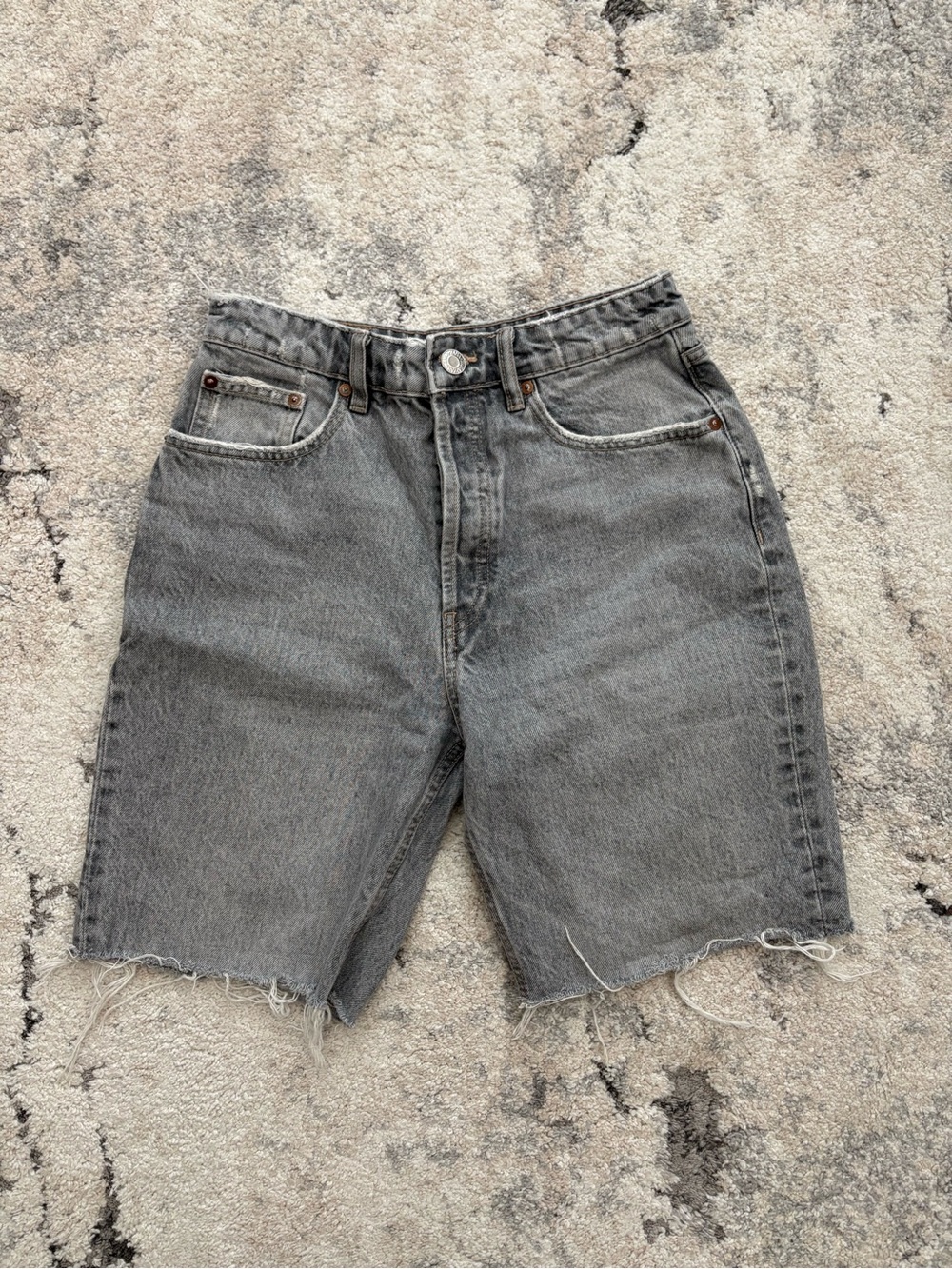 ZARA Women’s Gray Raw-Hem Denim Shorts